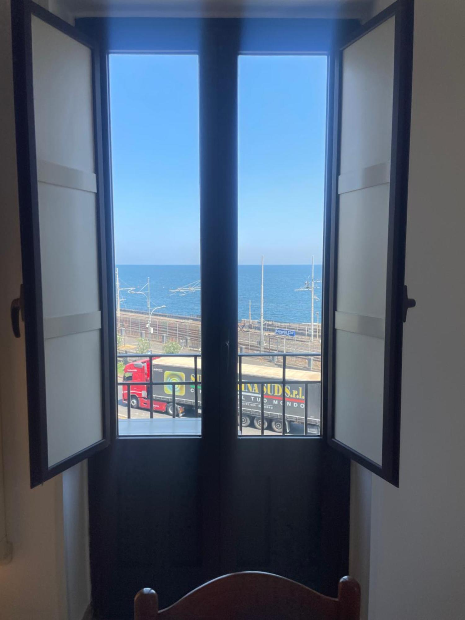 Sea View Apartment Catania Bagian luar foto