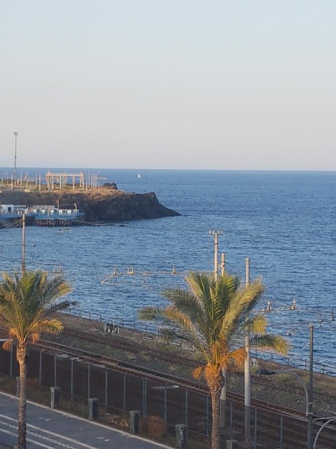 Sea View Apartment Catania Bagian luar foto